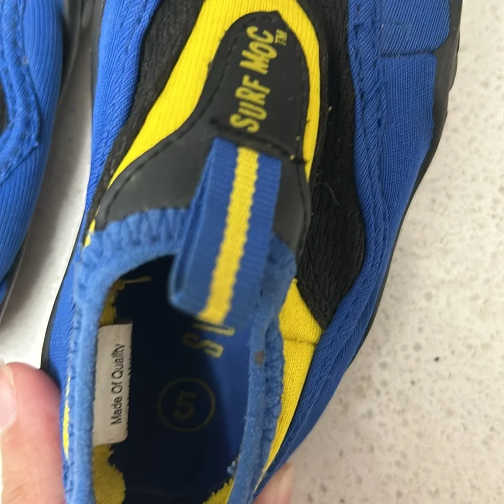 🌺 Kids Blue and Yellow Water Shoes / Beach Shoes Toddler Infant Size 5. Surf Moc
